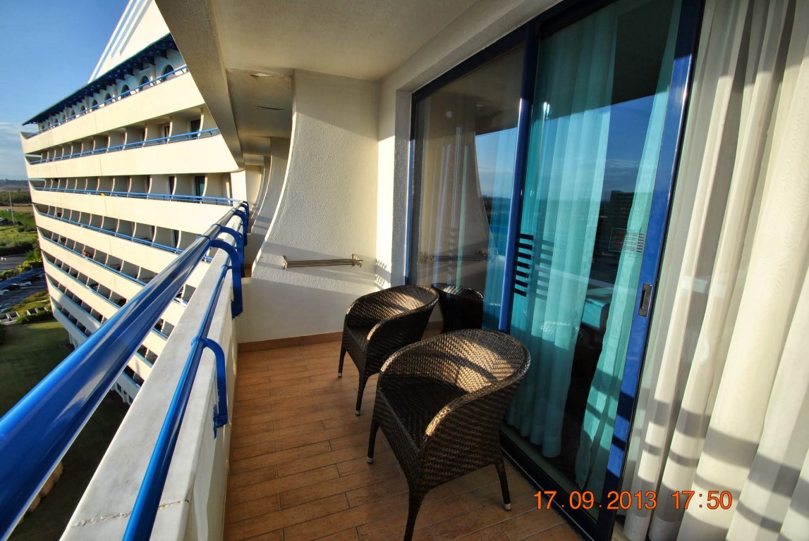 imagini hotel TITANIC LARA